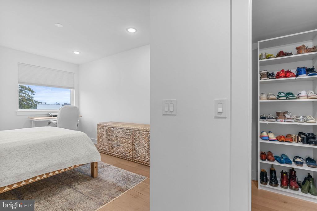 1723 FRANCIS STREET Unit: 4E