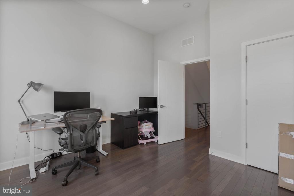 1753 N MARSHALL STREET Unit: B