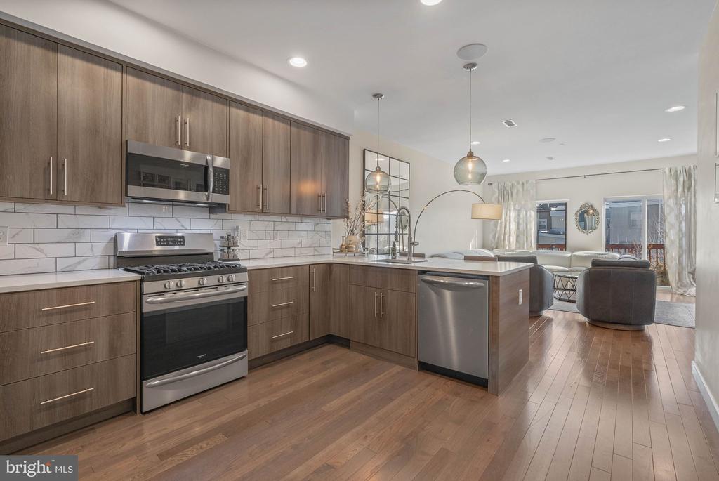 1753 N MARSHALL STREET Unit: B