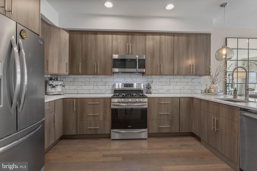 1753 N MARSHALL STREET Unit: B