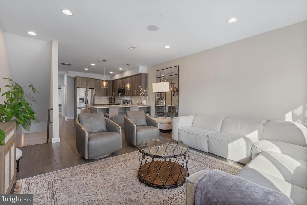 1753 N MARSHALL STREET Unit: B