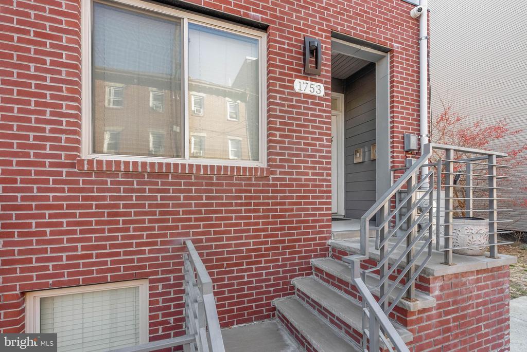 1753 N MARSHALL STREET Unit: B