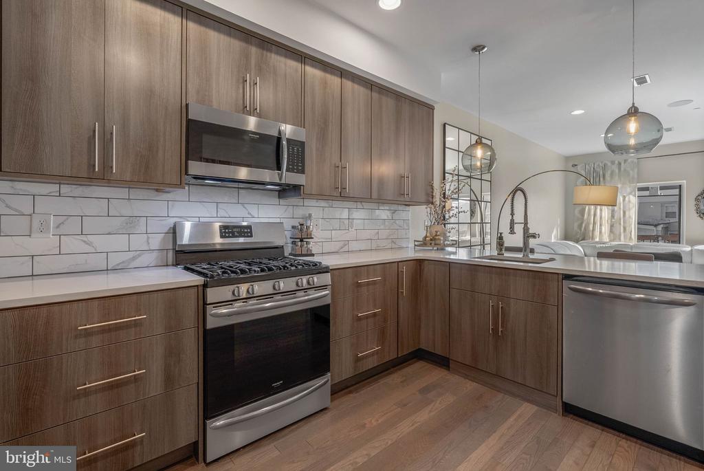 1753 N MARSHALL STREET Unit: B