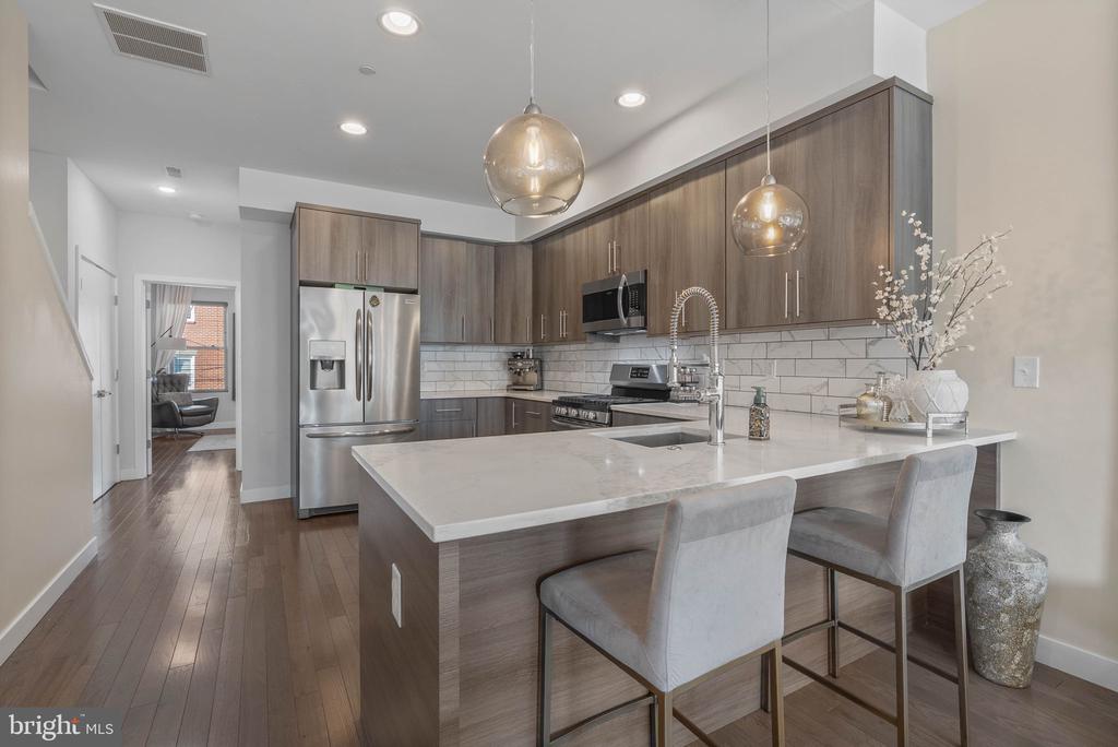 1753 N MARSHALL STREET Unit: B