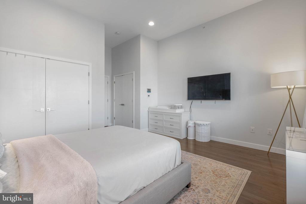 1753 N MARSHALL STREET Unit: B