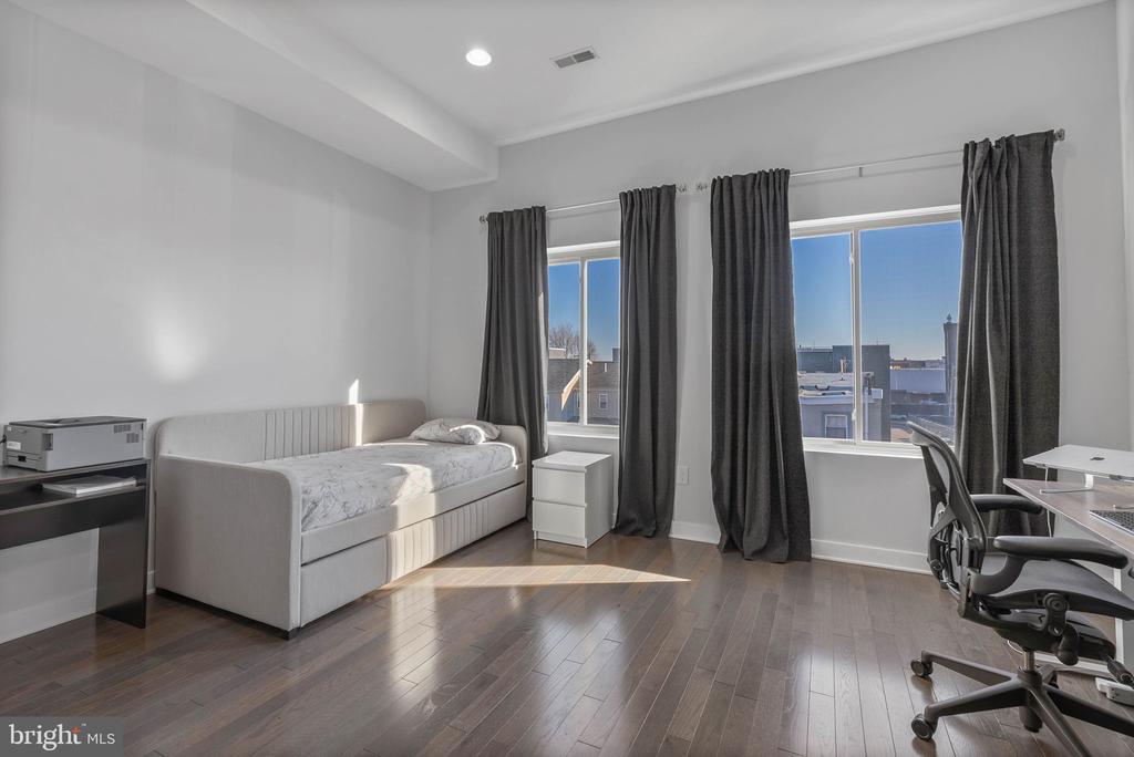 1753 N MARSHALL STREET Unit: B