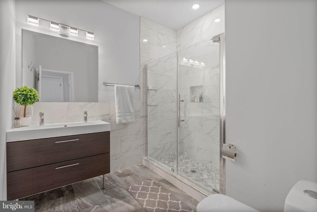 1753 N MARSHALL STREET Unit: B