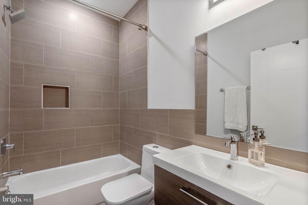 1753 N MARSHALL STREET Unit: B