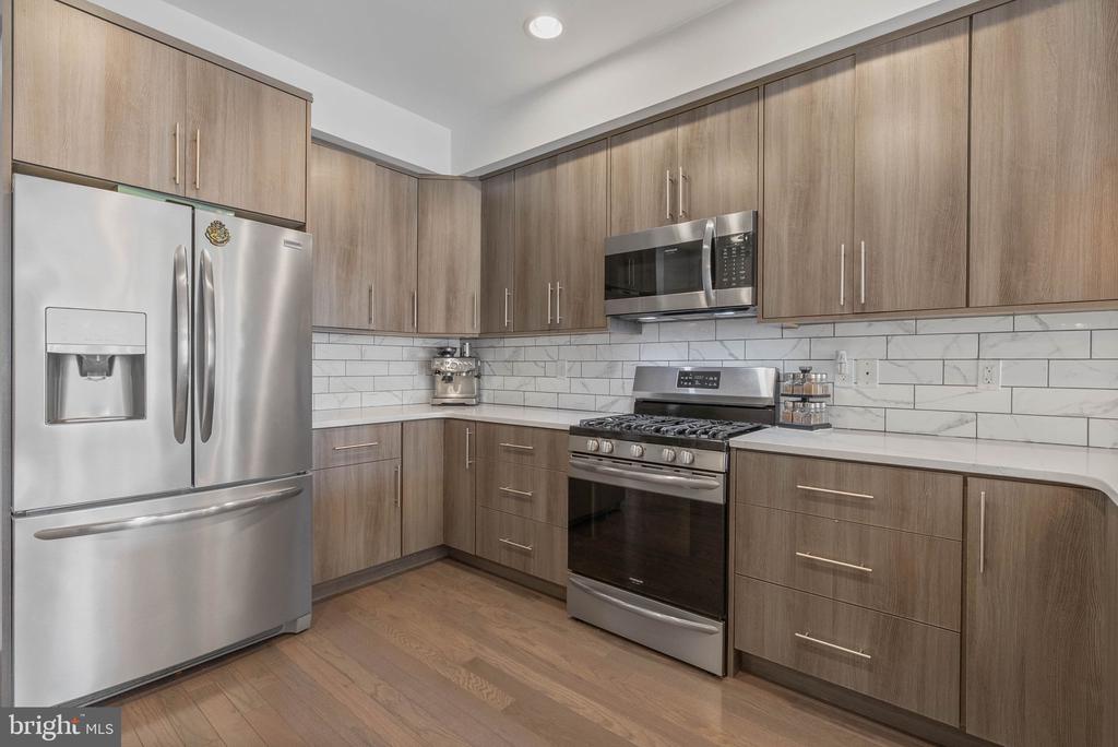 1753 N MARSHALL STREET Unit: B