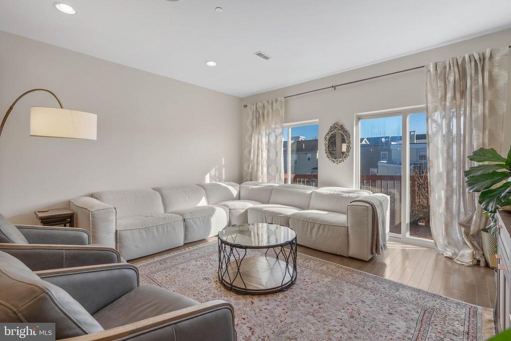 1753 N MARSHALL STREET Unit: B