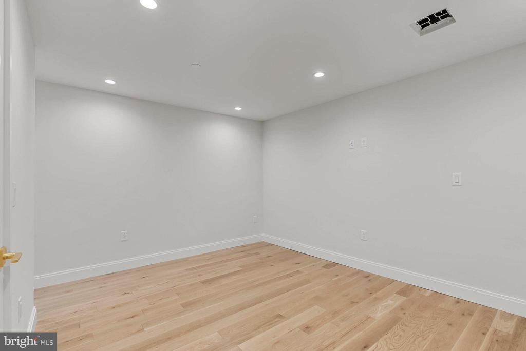 1100 WEBSTER STREET Unit: 4