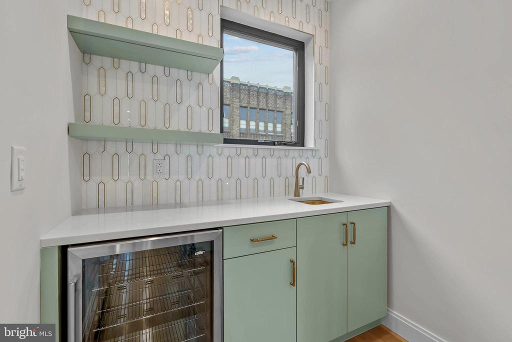 1100 WEBSTER STREET Unit: 4