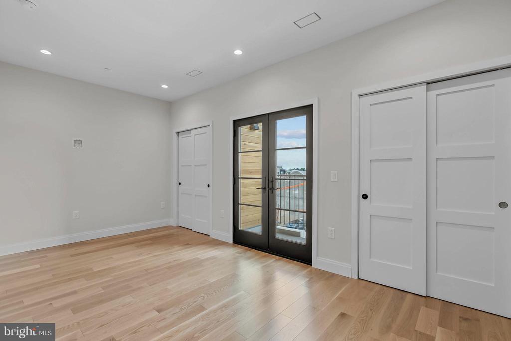1100 WEBSTER STREET Unit: 4