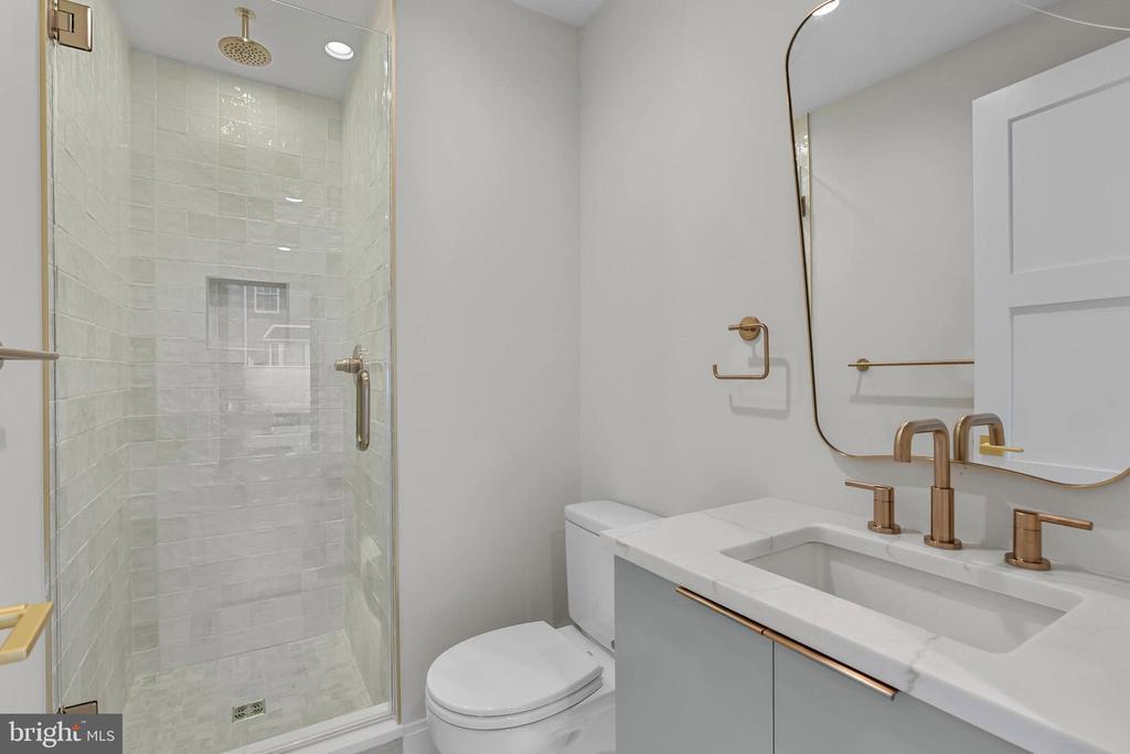 1100 WEBSTER STREET Unit: 4