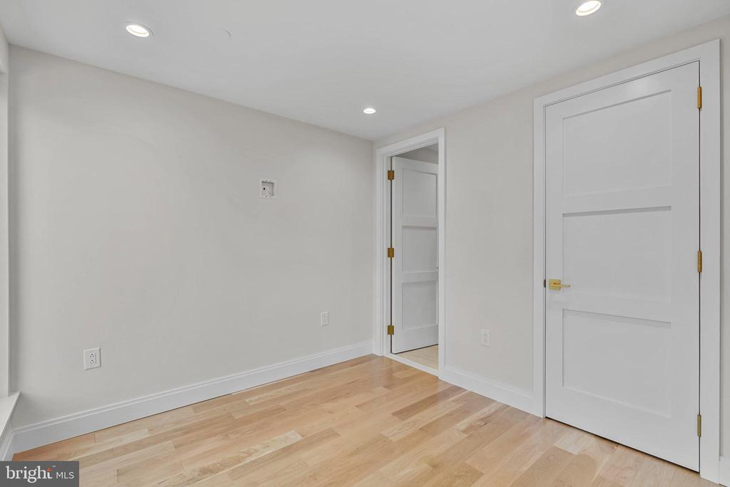 1100 WEBSTER STREET Unit: 4