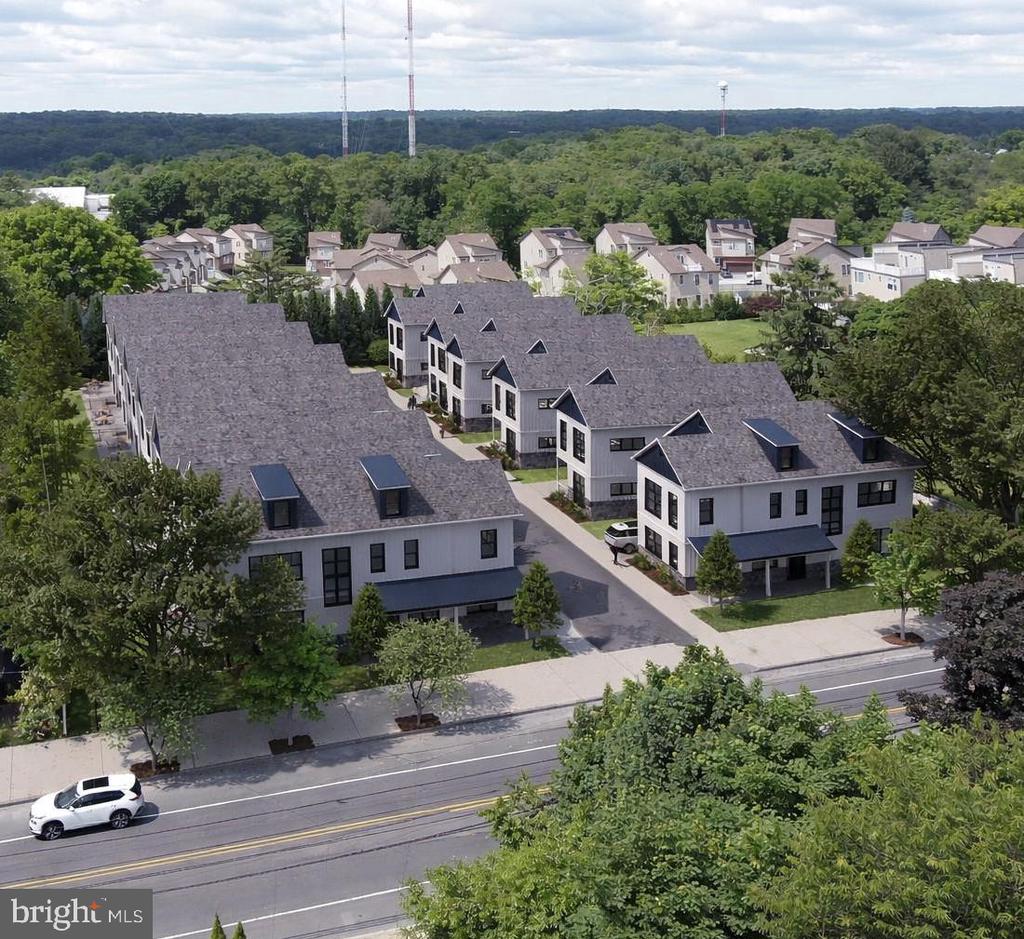 7330 RIDGE AVENUE Unit: 3
