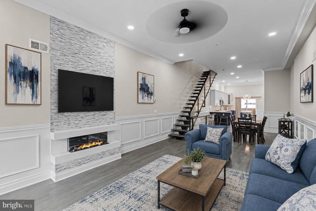 933 S 3RD STREET