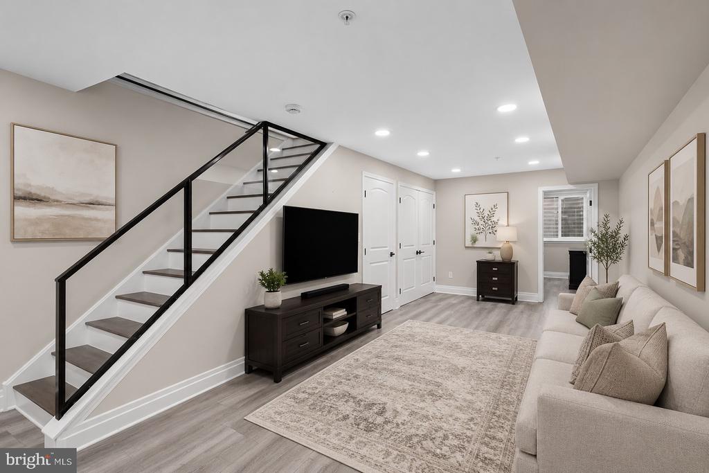 933 S 3RD STREET