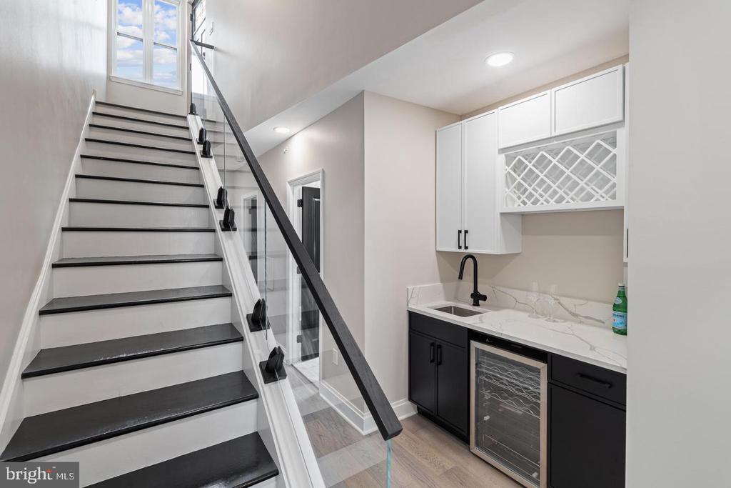 246 MONTROSE STREET