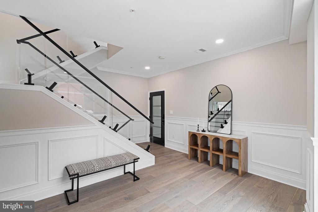 246 MONTROSE STREET