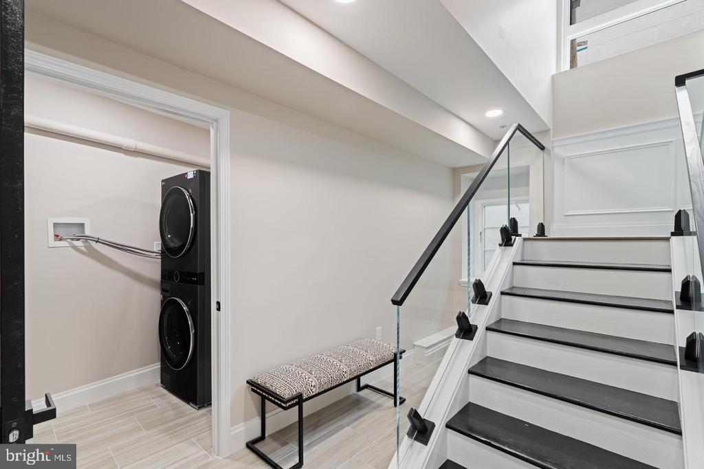 246 MONTROSE STREET