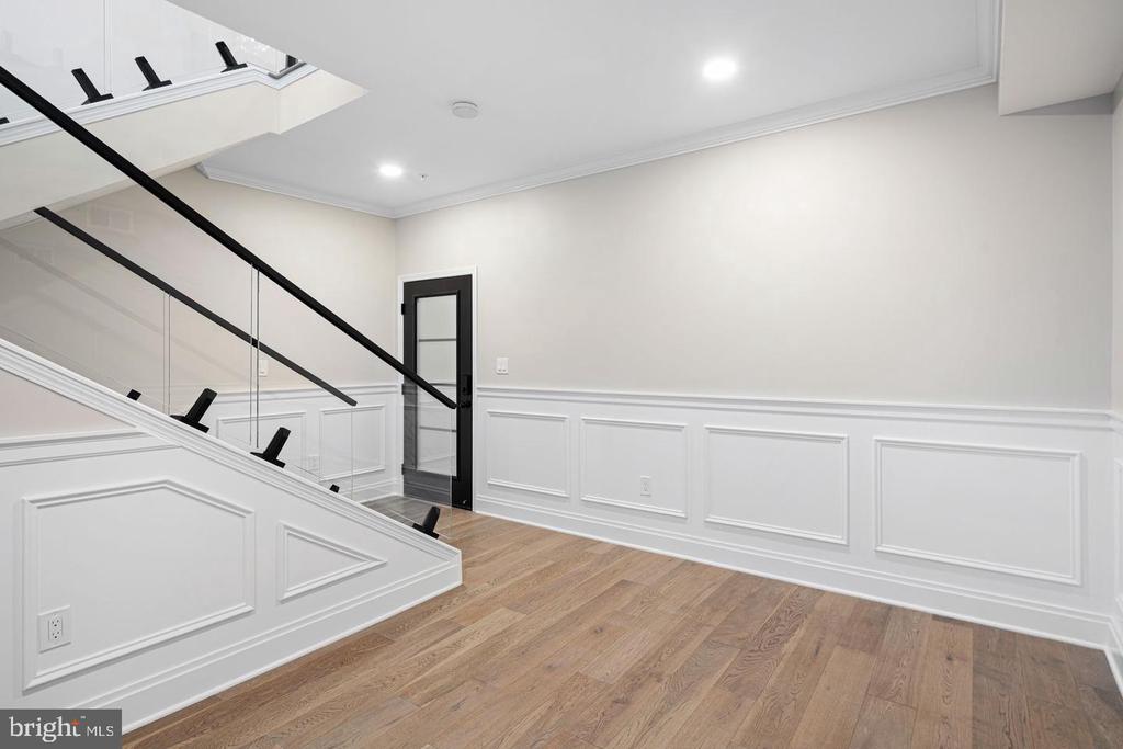 244 MONTROSE STREET