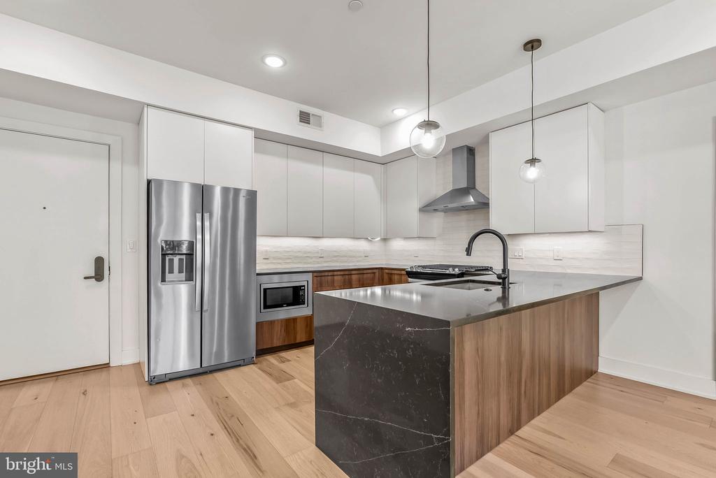 1723 FRANCIS STREET Unit: 3E