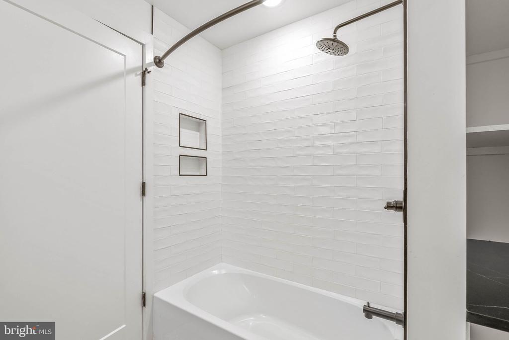 1723 FRANCIS STREET Unit: 3E