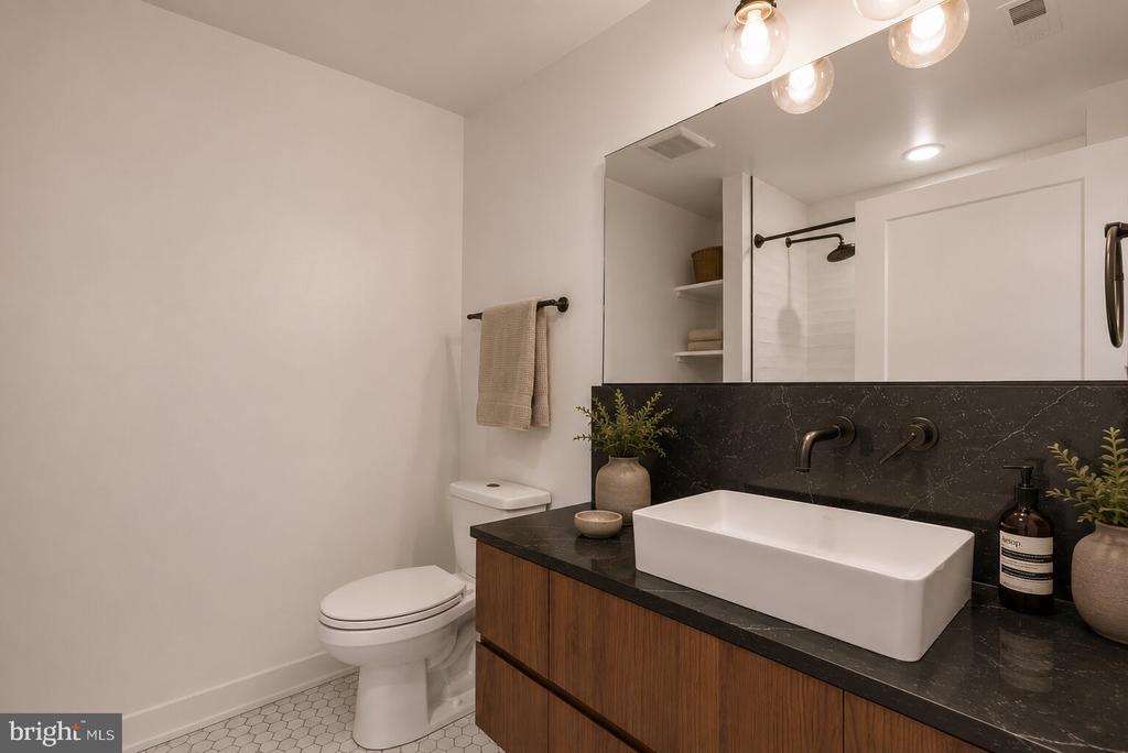 1723 FRANCIS STREET Unit: 3E