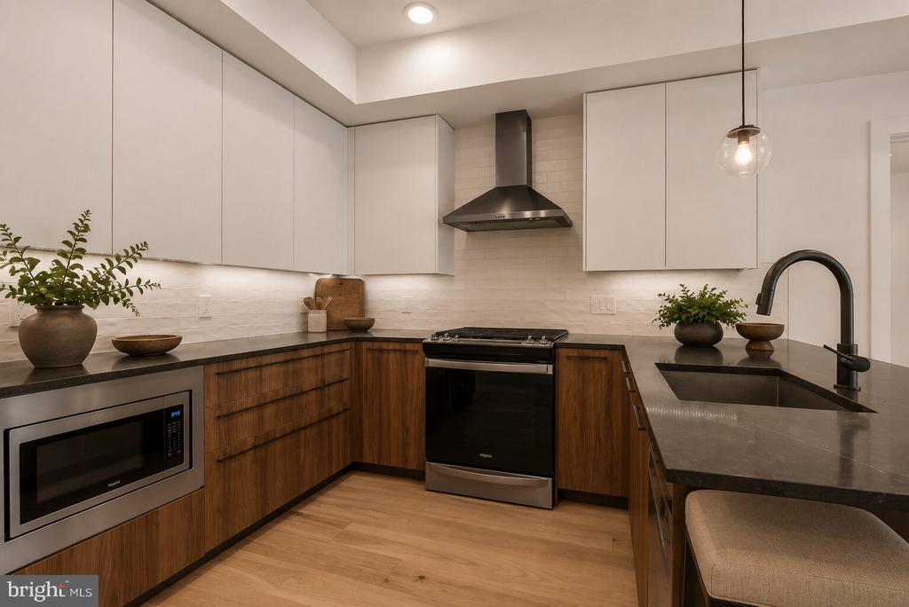 1723 FRANCIS STREET Unit: 3E