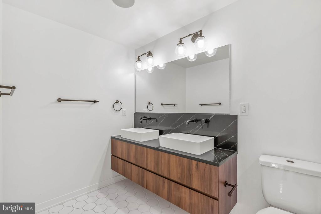 1723 FRANCIS STREET Unit: 3E