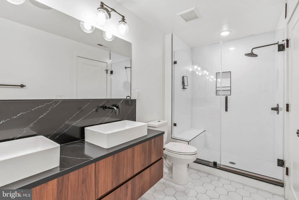 1723 FRANCIS STREET Unit: 3E