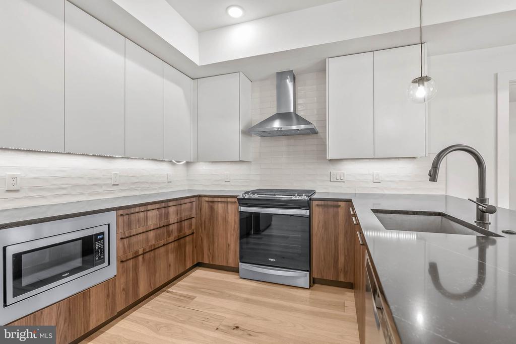 1723 FRANCIS STREET Unit: 3E