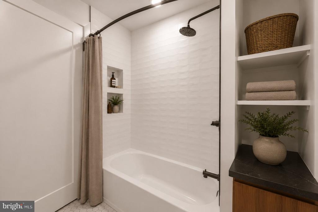 1723 FRANCIS STREET Unit: 3E
