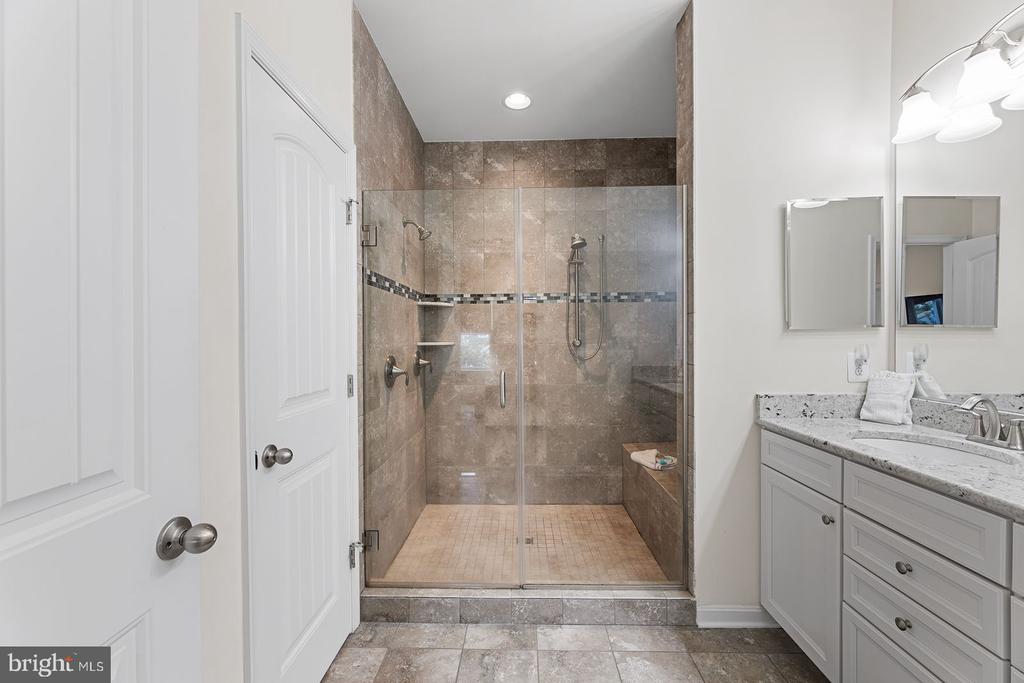 15 Bennett Point Ln #T206h