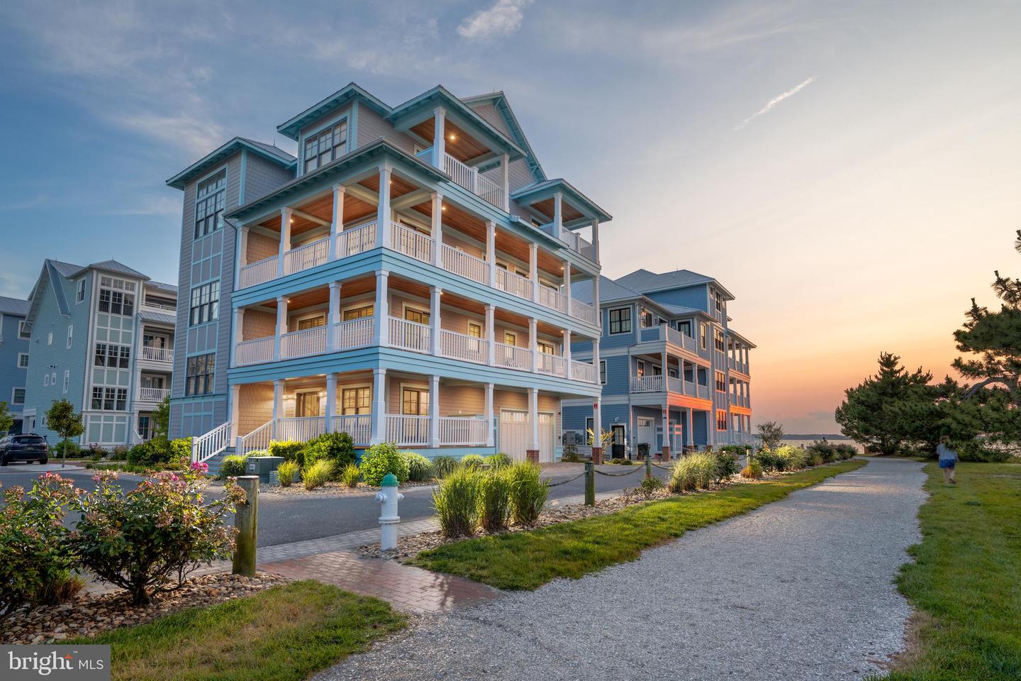 17 Seaside MEWS