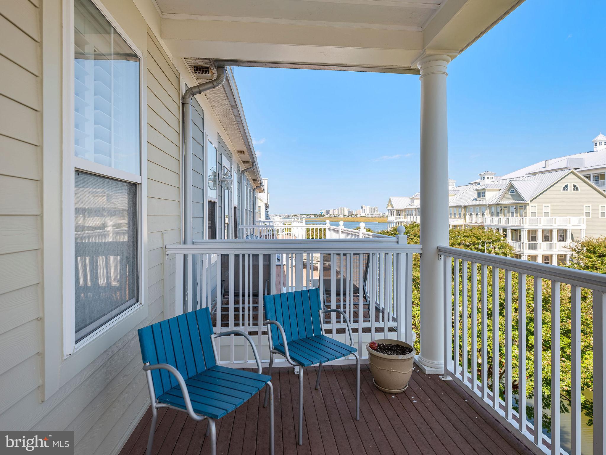 22 Canal Side Mews W