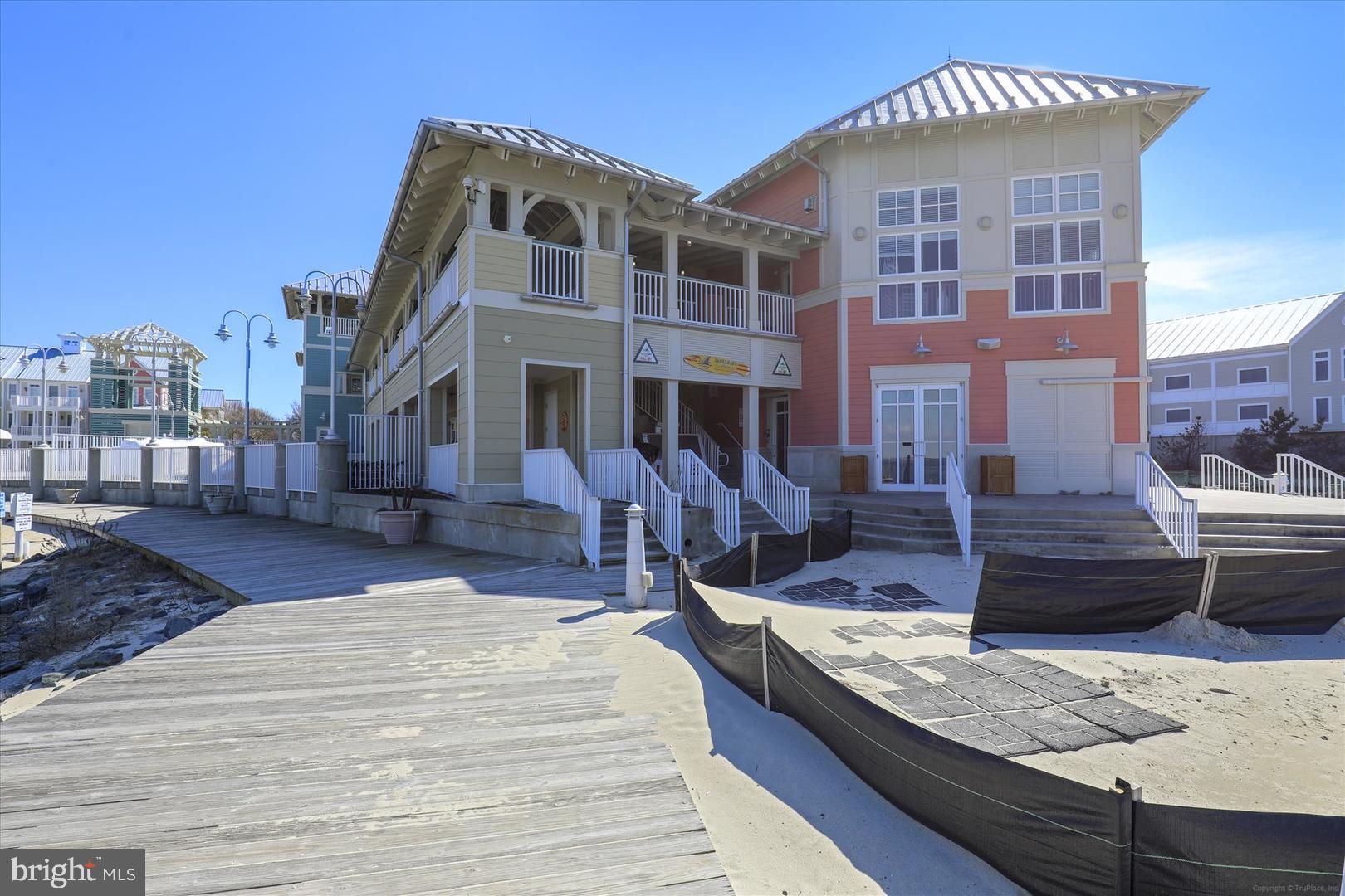 22 Canal Side Mews W