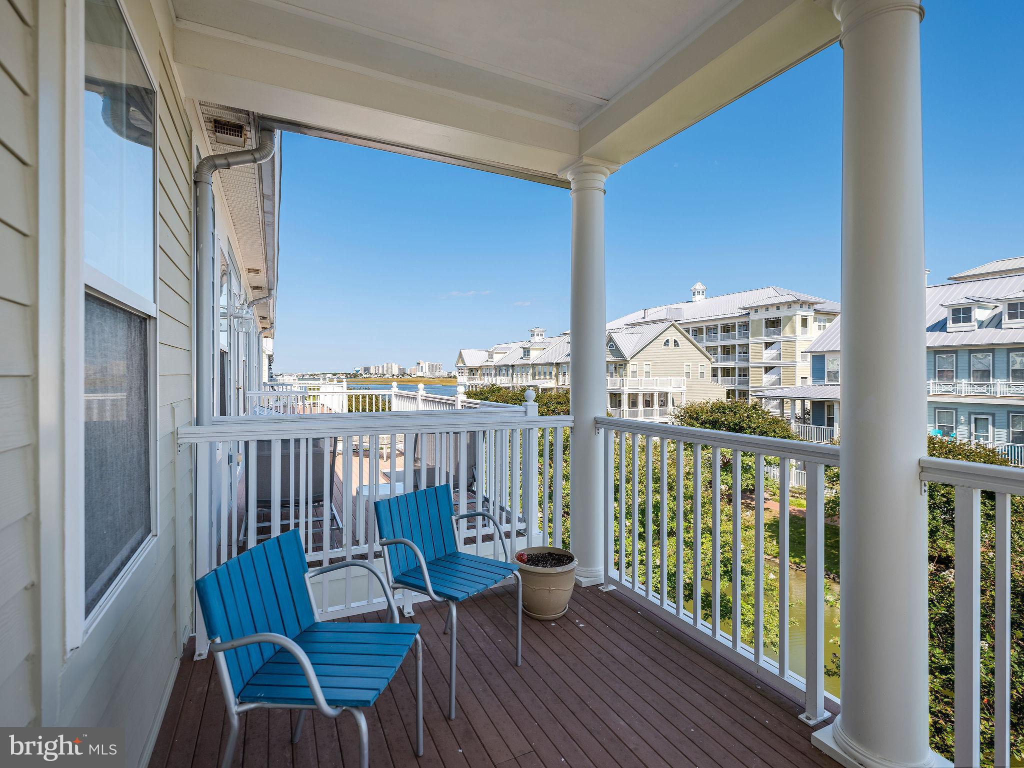 22 Canal Side Mews W