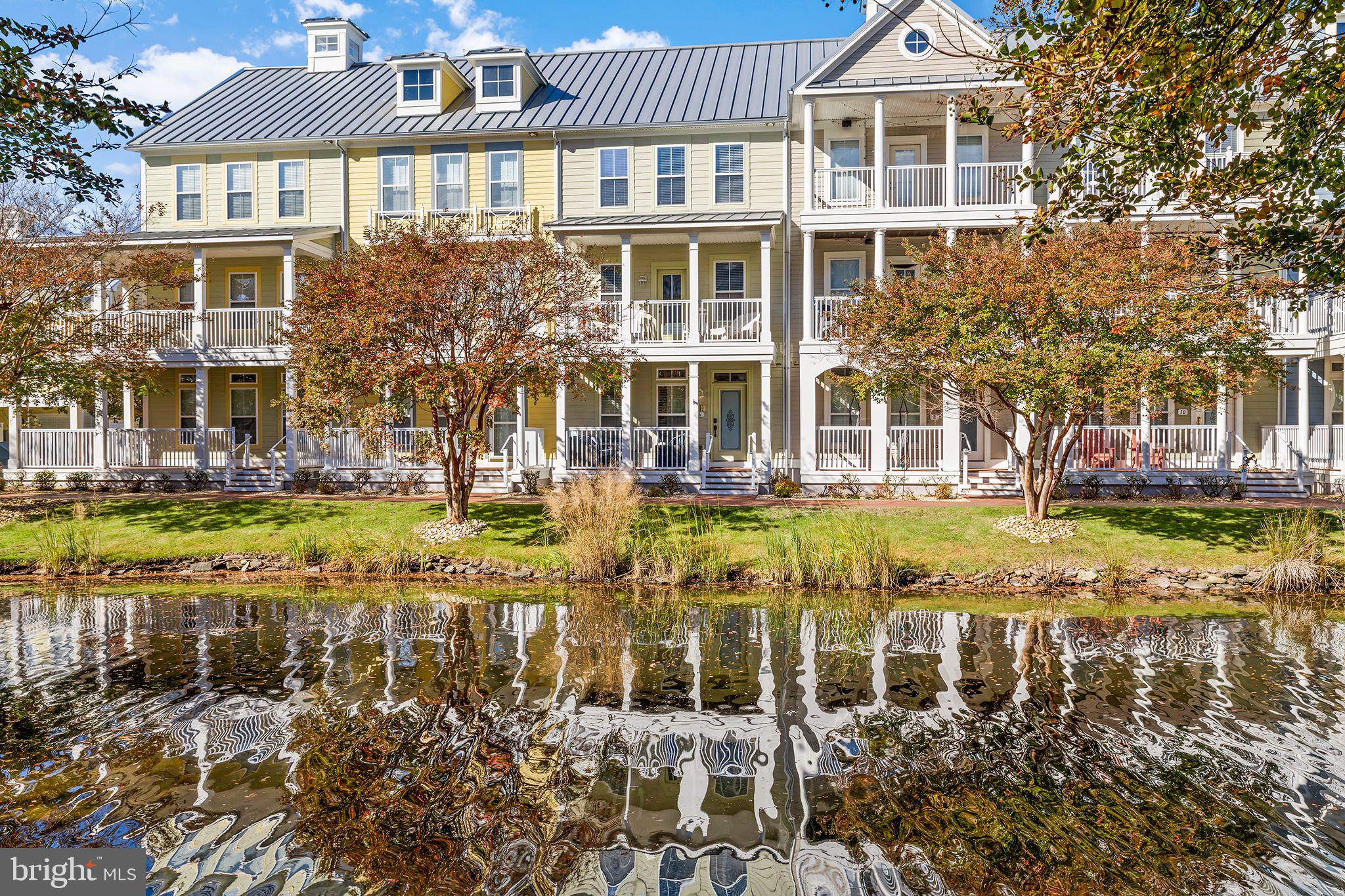 6 Canal Side Mews W