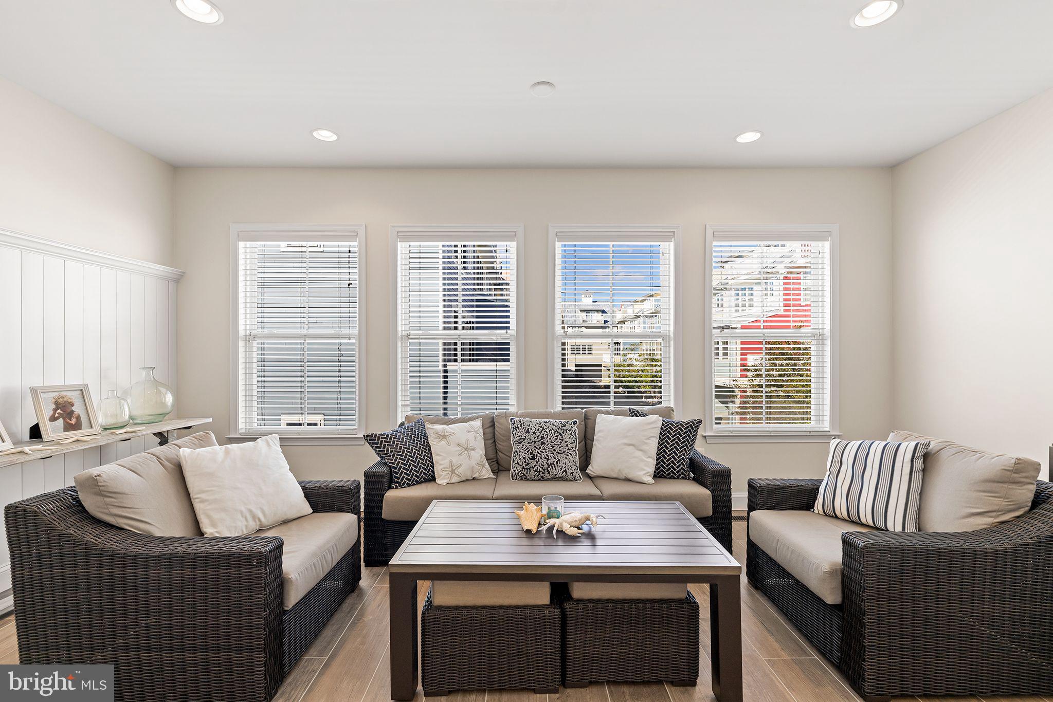6 Canal Side Mews W