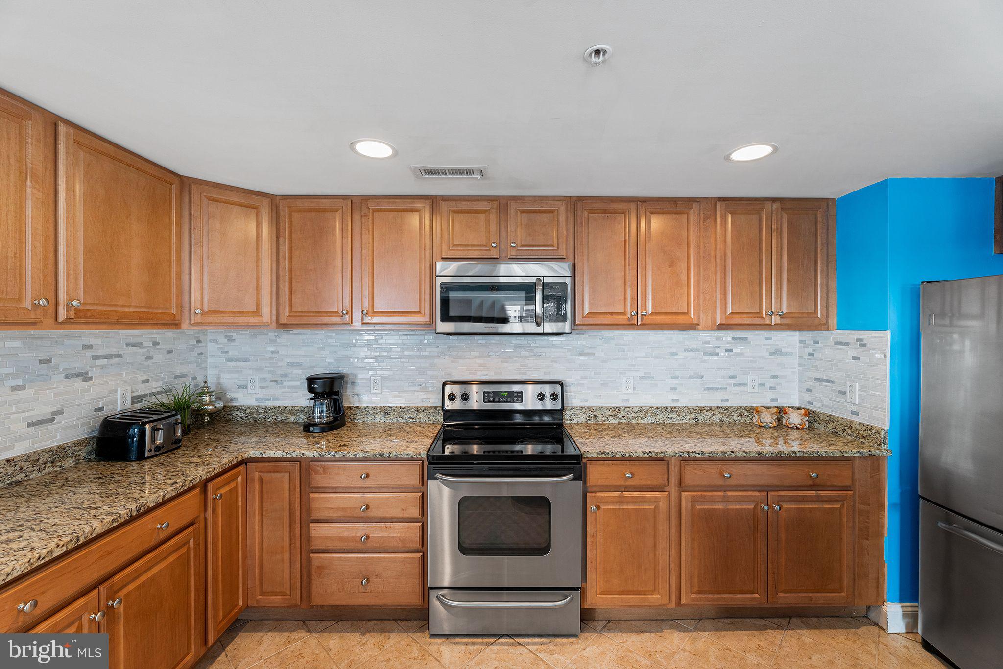 15 51st St #404