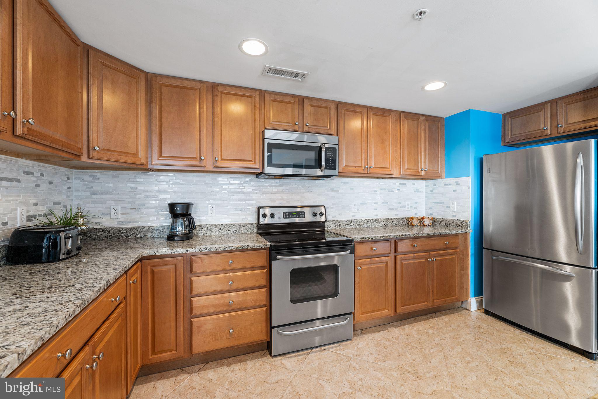 15 51st St #404