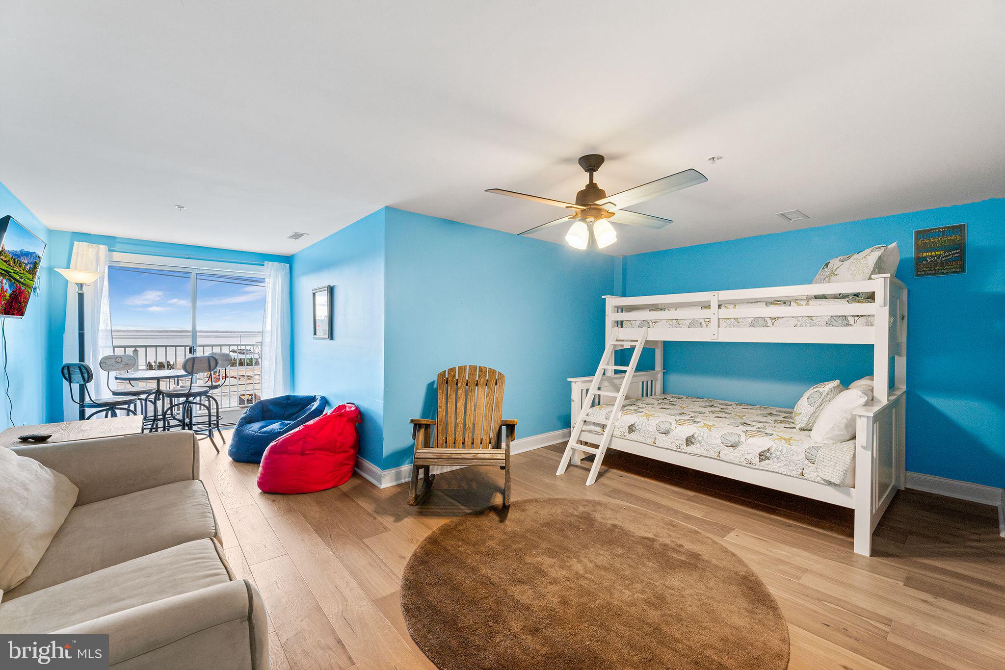15 51st St #404