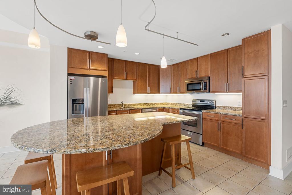2 48th St #804