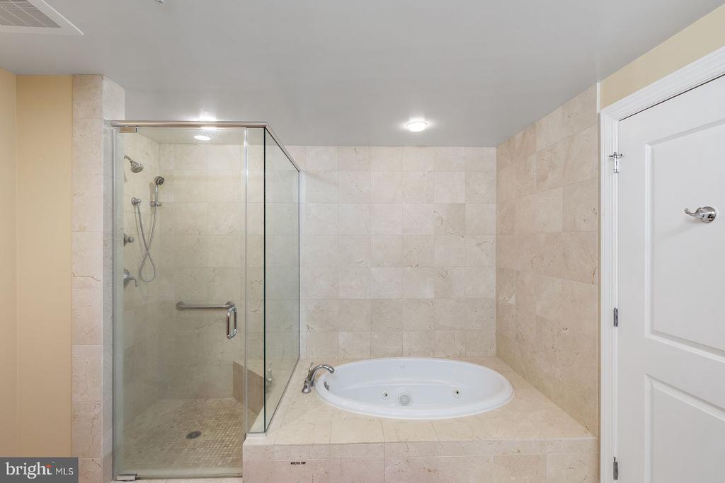 2 48th St #804