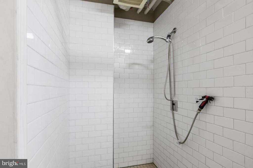 2 48th St #804
