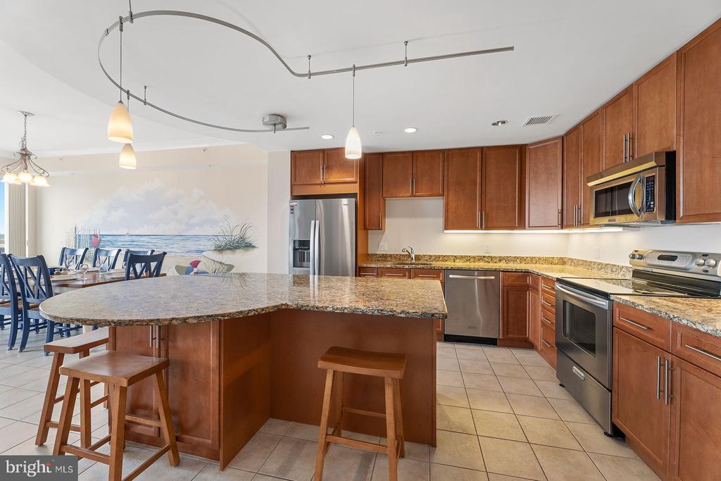 2 48th St #804