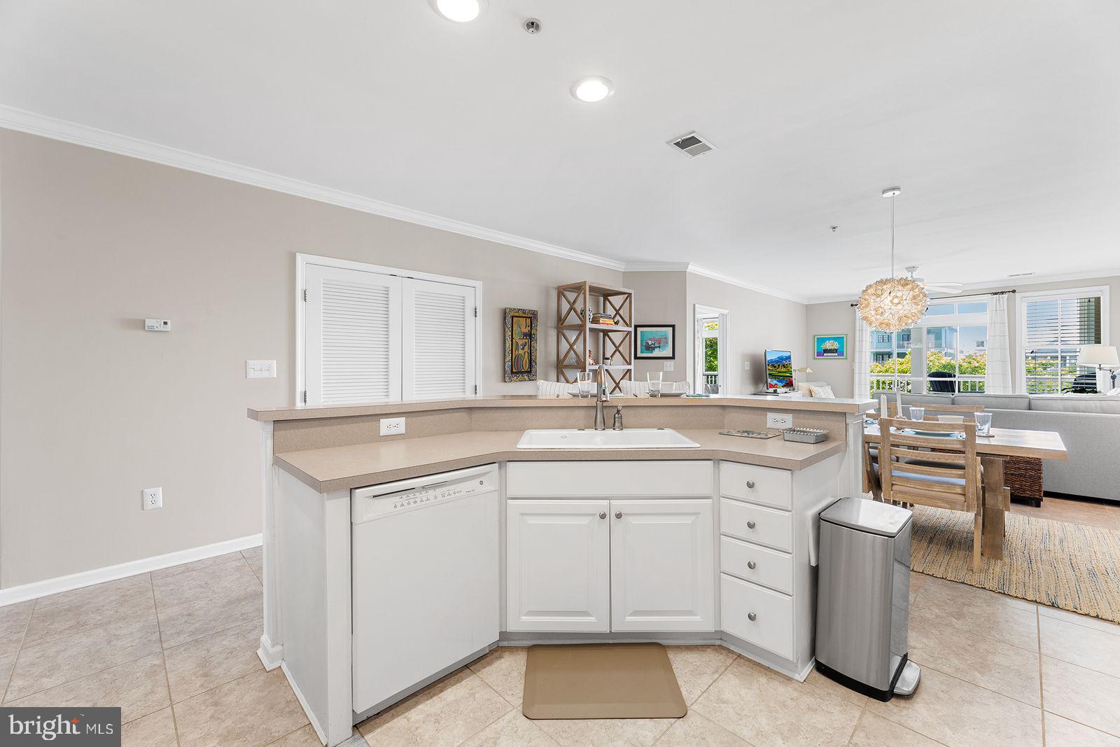 6 Fountain Dr E #3b