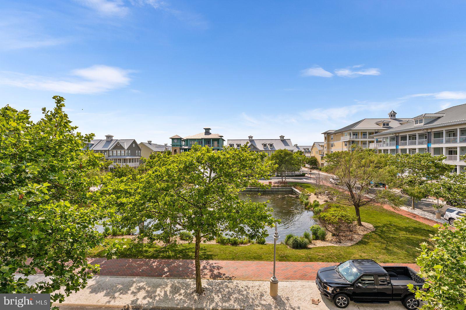6 Fountain Dr E #3b